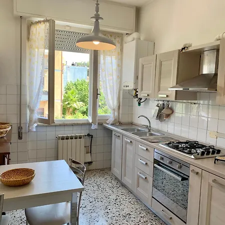 With Private Outdoor Area Maximum 1 Km From The Sea In Marina Di Apartmán